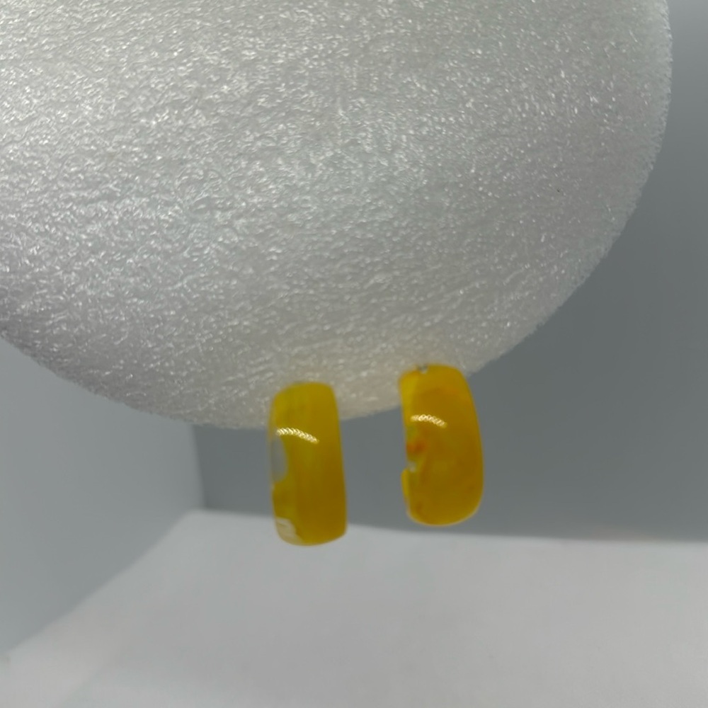 Retro Chic Translucent Yellow Hoop - Picture 4 of 15